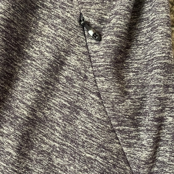 Lululemon purple 1/4 zip size 2 - Picture 4 of 5